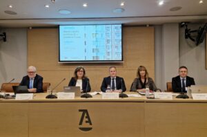 Abogados, jueces y letrados de la Administración de Justicia debaten sobre la situación de la vivienda en España